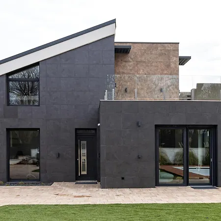 V1-Medence Villa Balatonalmádi